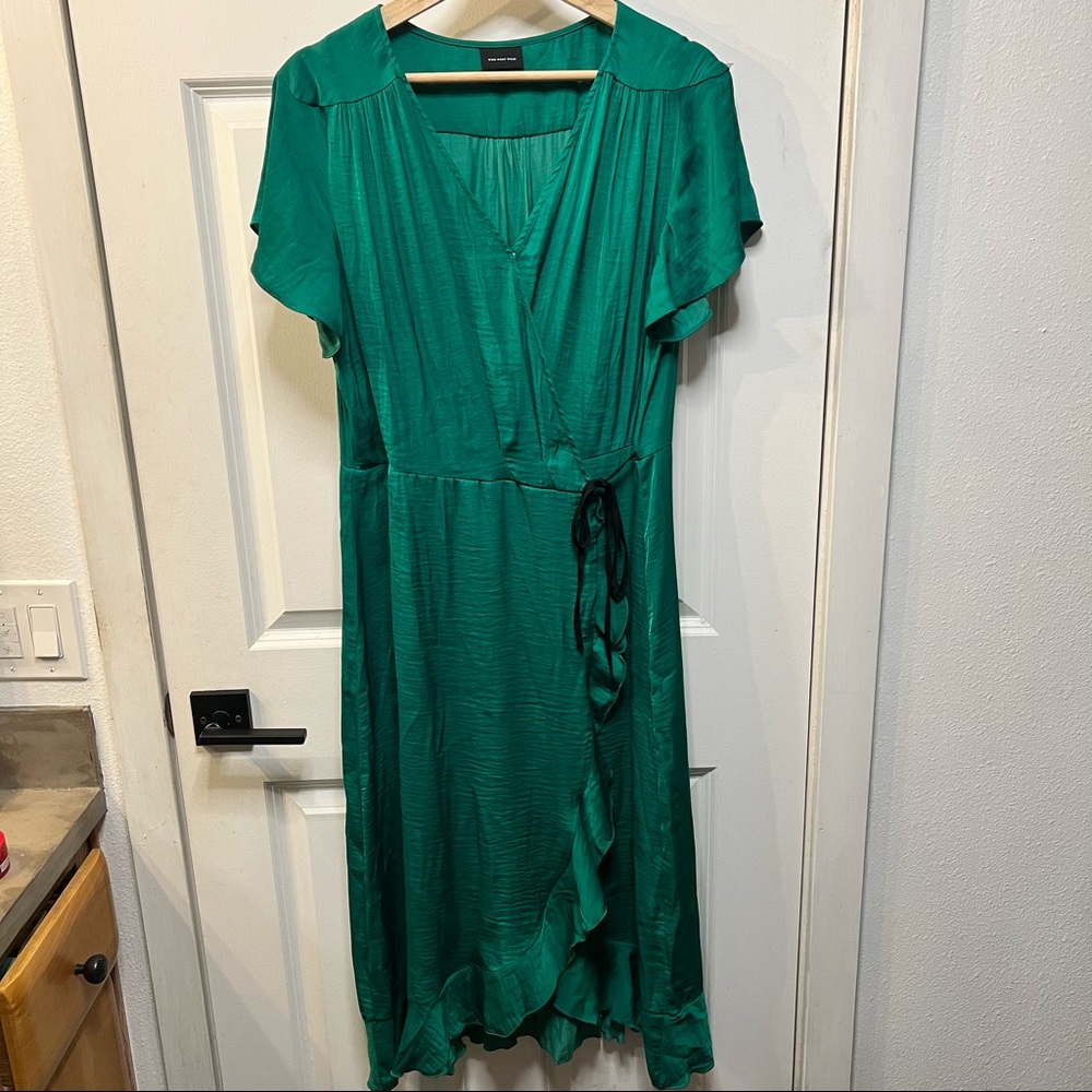 Who What Wear Green Short Sleeve Midi Wrap Dress